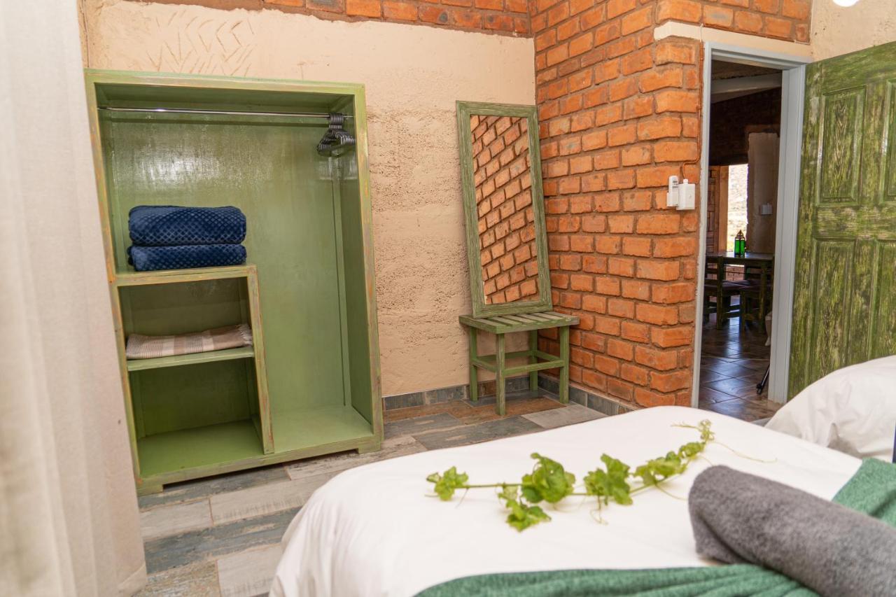 Otavi Vineyards Self-Catering & Camping Extérieur photo